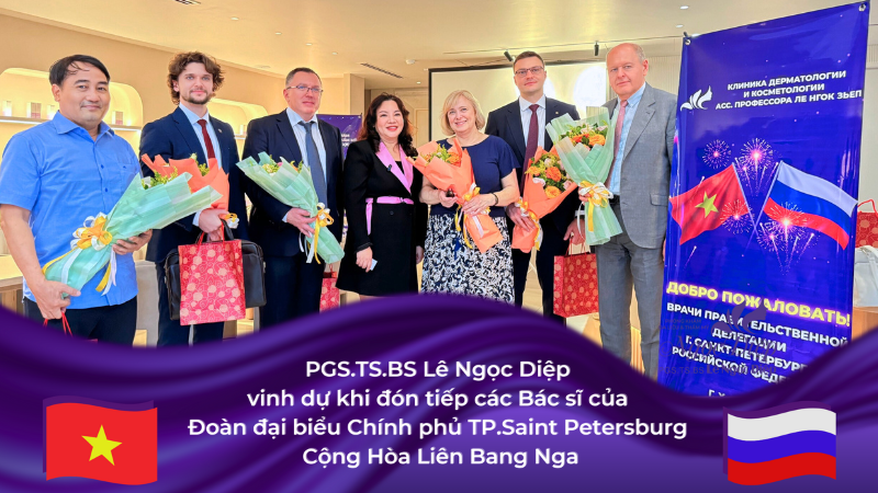 PGS.TS.BS Lê Ngọc Diệp chụp ảnh lưu niệm cùng các Bác sĩ của Đoàn đại biểu Chính phủ TP.Saint Petersburg Cộng Hòa Liên Bang Nga.